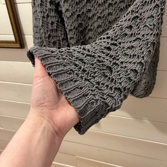 Moon & Madison gray Bell Sleeve Knit Sweater Size L - Picture 6 of 9